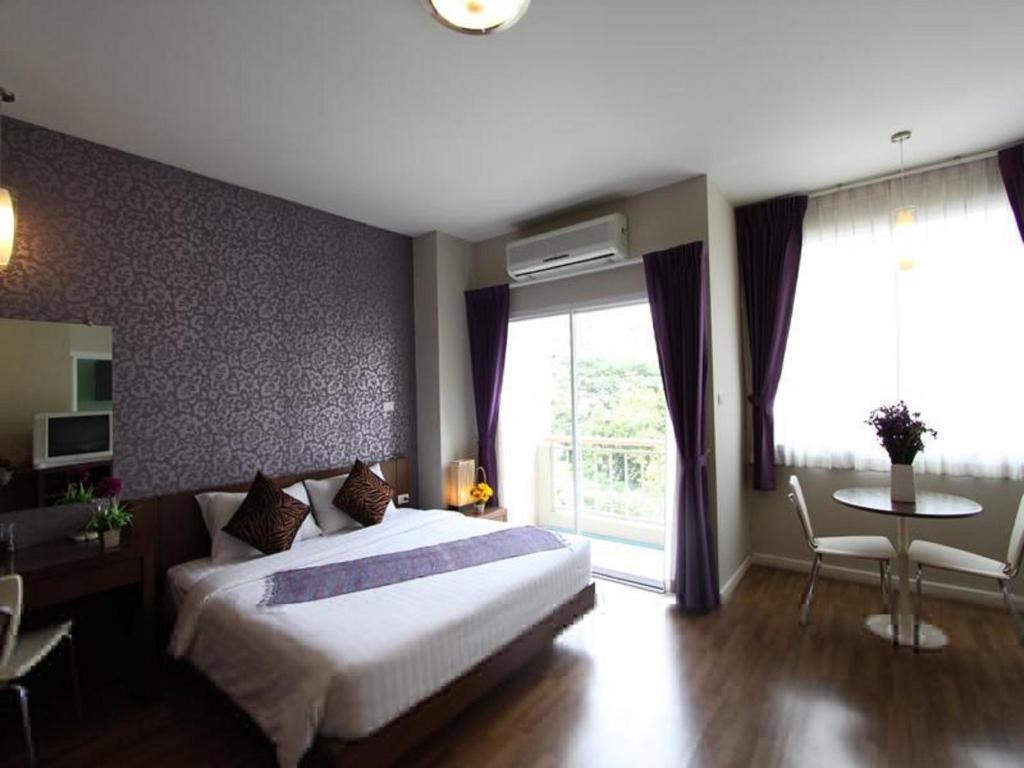 Baiyoke Ciao Hotel Čiang Mai Pokoj fotografie